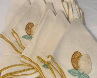 Embroidered linen table cloth and napkins 