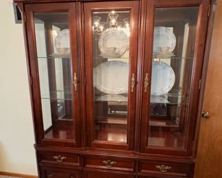 Bassett Furniture Co. China Cabinet in a cherry finish
