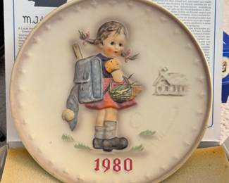 1980 M.J. Hummel Annual Plate (School Girl) 