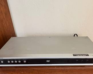 Magnavox MWD7006 Progressive Scan DVD
Player 