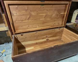 Vintage Lane Cedar Chest 