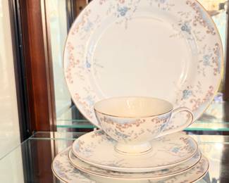Imperial China Seville 5303 dinnerware designed by W. Dalton 6p Serving of 12