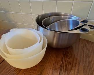 Pampered Chef Stainless Steel Mixing Bowls and Silicone Nesting Bowls 