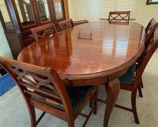 Duncan Phyfe style double pedestal mahogany dining table with seating for 8 -6chairs -2leafs 