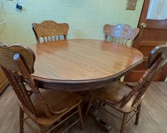 Vintage Oak dining table (2 leafs) 4Chairs 