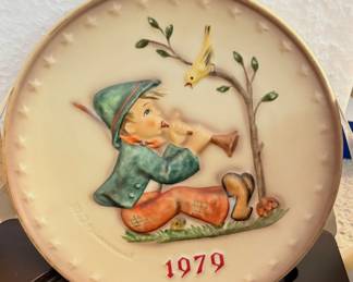 1979 M.l. Hummel Annual Plate by Goebel (Signing Lesson) 
