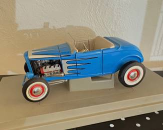 Ertl American Muscle Collector's Edition 1932 Ford Street Rod die-cast model
