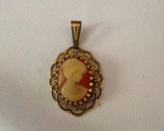 Vintage Jean cardot cameo pendent