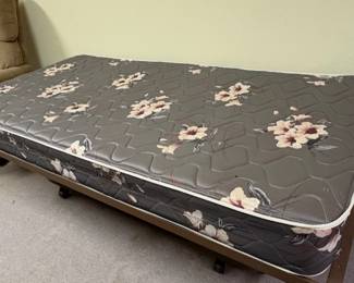 Vintage Oak Double Day Bed/2nd mattress next picture 