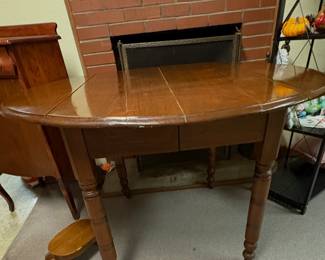 Vintage Bassett Emporium Table-Walnut 