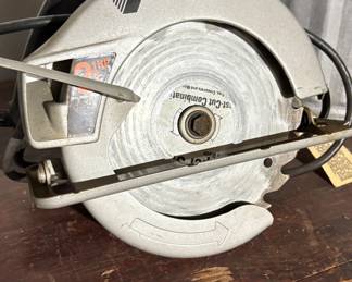 Black & Decker 7-1/4" corded circular saw,