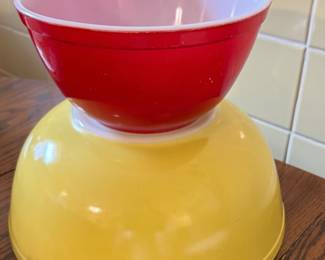 Vintage Pyrex Bowls 