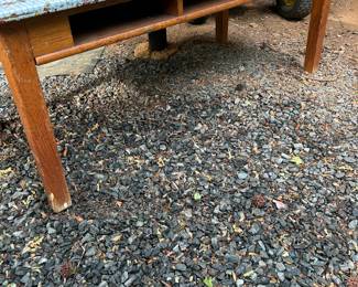 Vintage oak school desk seats six
Great for game room, puzzle table, homework station or holiday seating for the kids