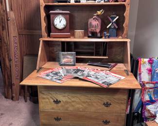 Maple desk hutch