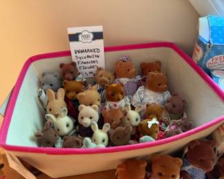 Unmarked Sylvanian Families Figures