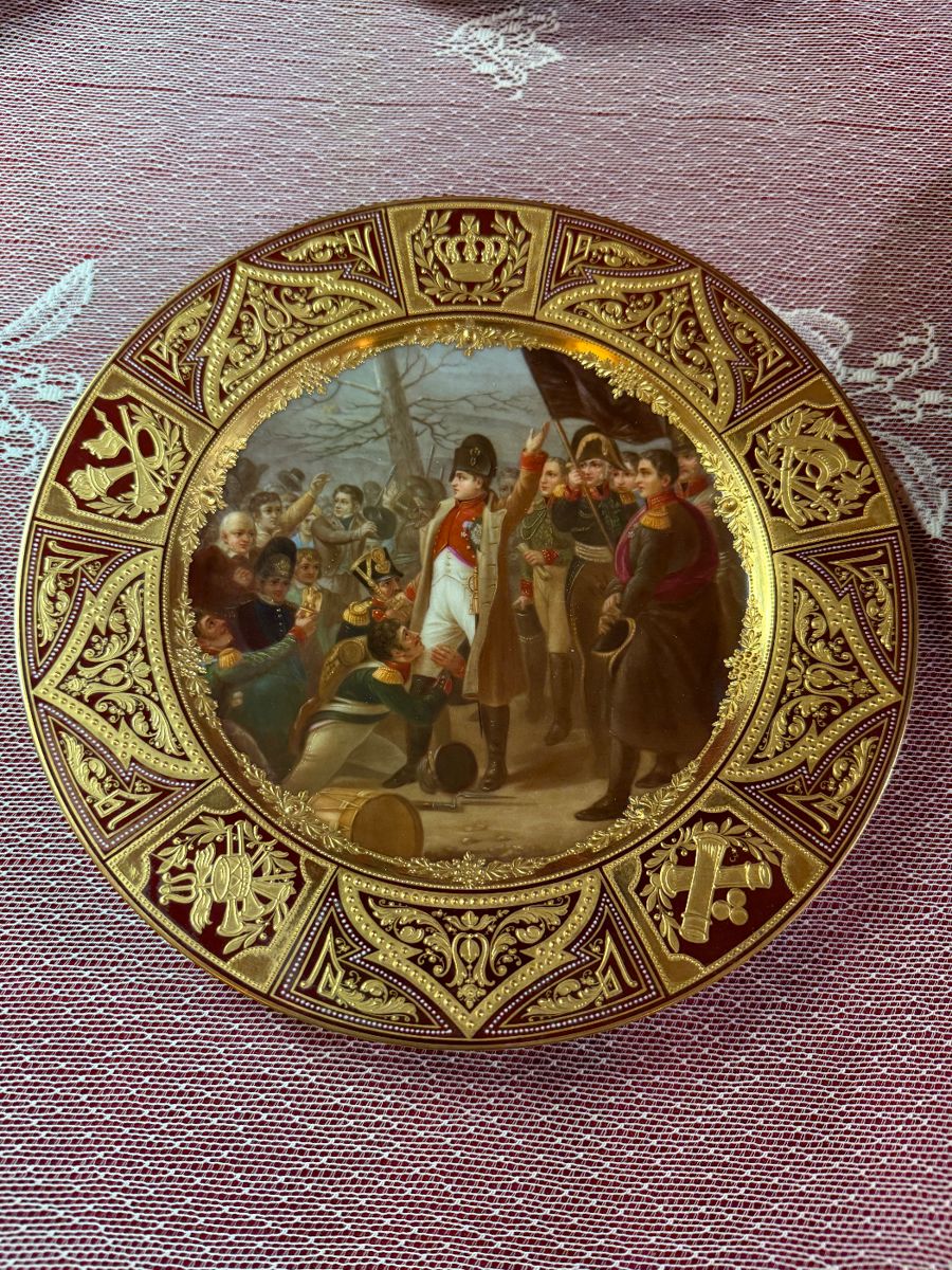 $600~OBO~ AMAZING HAND PAINTED ROYAL VIENNA PLATE OF NAPOLEON IN BATTLE WITH 24KT GOLD EMBELLISHMENT 