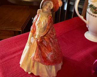 $58- - “PAISLEY SHAW” ROYAL DOULTON FIGURINE . MADE IN ENGLAND FINE BONE CHINA . 