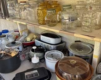 So much kitchenware!