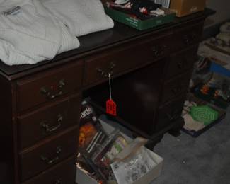 Knee Hole Desk 