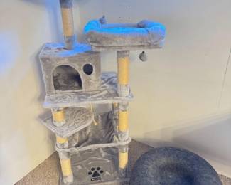69 GrayCatTreeTowerwScratchingPostsDonutCatBed