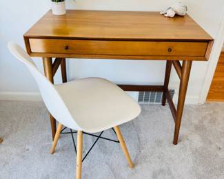 53 MCMStyleDeskwDrawerChairDesktopDecor