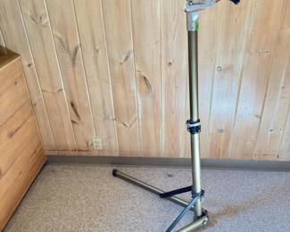 90 FoldingAdjustableBikeRepairStandwClampTripodBase