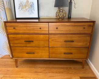 43 MCMStyle6DrawerDresserWarmWoodFinishwTaperedLegs