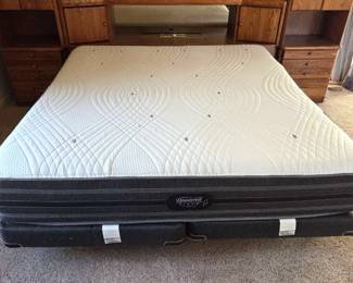 King Beautyrest Hybrid Mattress With Matching Box Springs