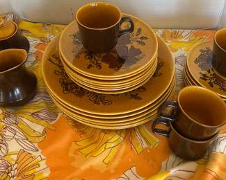 Yellow Brown Vintage Dish Set