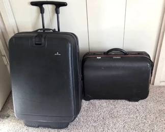 2 Hard Shell Suitcases 1 XL