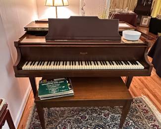 Baby grand piano Howard by Baldwin