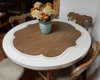 (26) Vintage Howell Modern Metal Furniture Round Table w/4 Chairs 43" round x 29"H $475