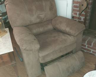 (16) Recliner 31"Wx37"Dx40"H $85
