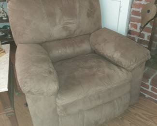 (16) Recliner 31"Wx37"Dx40"H $85