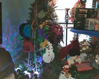 (31) 7' Decorated Christmas Tree $125