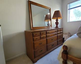 Traditional queen bedroom set: 2 dressers, mirror, bed frame + night stand