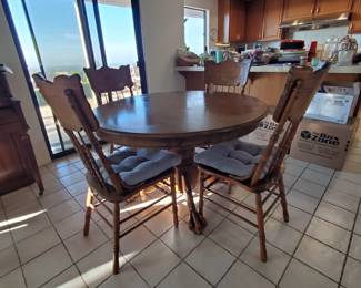 Classic dining table with leaf & 4 chairs