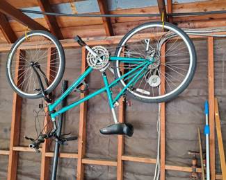 Beach cruiser - excellent condition with basket