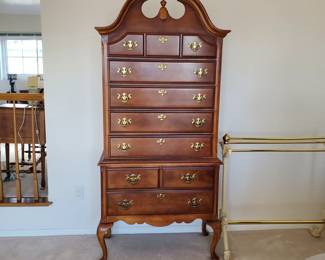 Gorgeous Traditional dresser - perfect condition