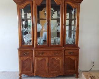 Stunning dining set - table, chairs, hutch, & more!