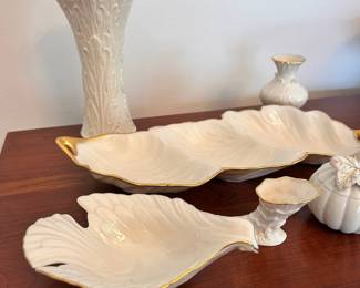R28 - $40. Lot of 7 pieces of Lenox. (If the lot doesn't sell we will split apart at the sale)