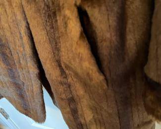 R60 - $60. Jones New York Size Medium Faux Fur Jacket. 