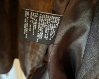 R60 - $60. Jones New York Size Medium Faux Fur Jacket. 
