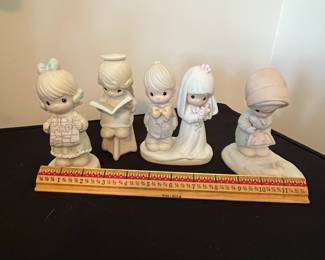 R53 - $55. Lot #1. Precious Moments Enesco. 8 Pieces. No issues noted. 