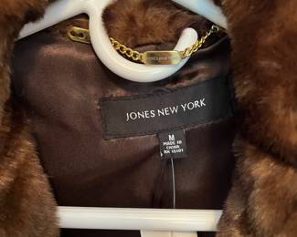 R60 - $60. Jones New York Size Medium Faux Fur Jacket. 