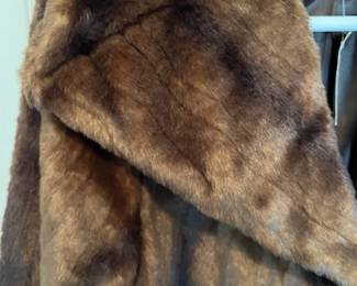 R60 - $60. Jones New York Size Medium Faux Fur Jacket. 