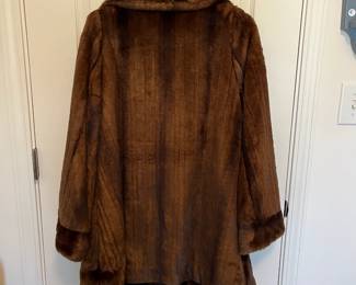 R60 - $60. Jones New York Size Medium Faux Fur Jacket. 