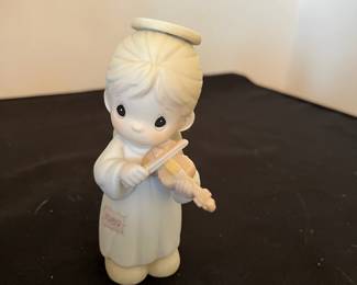 R53 - $55. Lot #1. Precious Moments Enesco. 8 Pieces. No issues noted. 