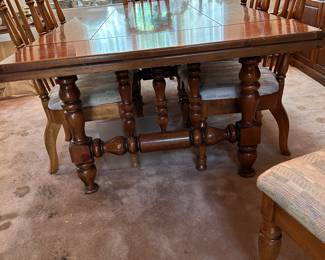 Dining room table 6 chairs and 2 L excellent condition