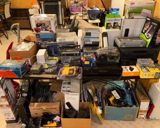So many electronics available!